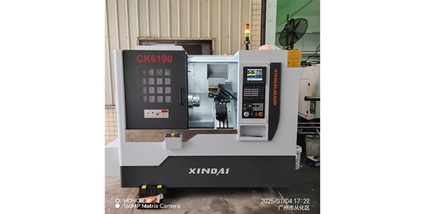  CK6190数控车床(90排刀机）+侧铣动力头（1组两个头）1组 （X轴最大行程 900mm  Z轴最大行程 380mm）